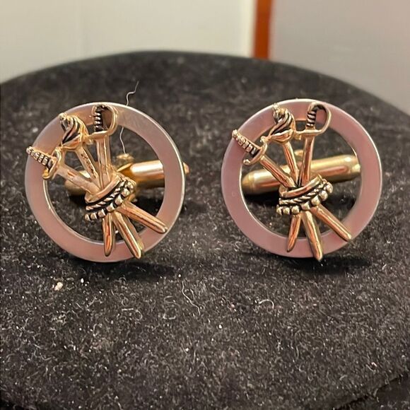 Vintage 1950s Art Deco Swank round gold tone 3 swords bullet back cuff links - Picture 1 of 13